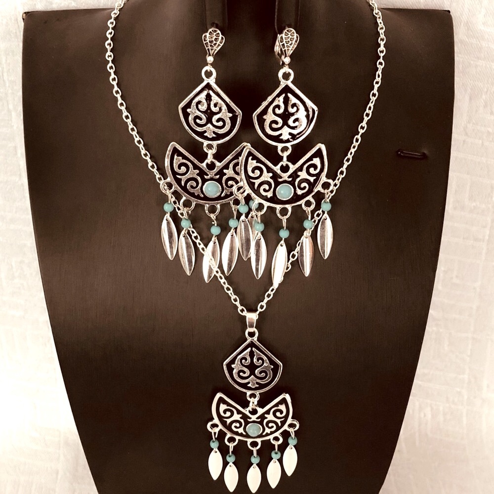 $10 SALE! Silver Black Turquoise Dangle Necklace and Earring Set